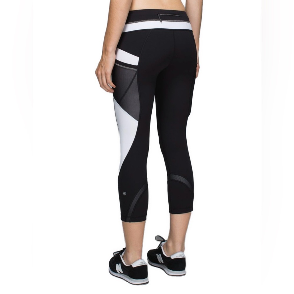 lululemon-- Run Inspire Crop II Leggings luxtreme, size 4, black/white